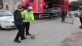 Trafik ekiplerinin simülasyon eğitimi renkli görüntülere sahne oldu
