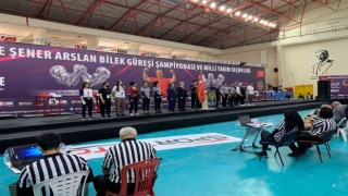 Türkiye Şener Arslan Bilek Güreşi Şampiyonası başladı