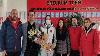Türkiyenin kayaktaki gururu Ceren çiçeklerle uğurlandı