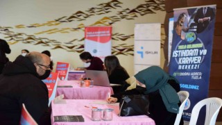 Tuzla Kariyer ve İstihdam Buluşmalarında iş arayan 200 engelli birey işe yönlendirildi