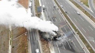 Tuzlada otomobil tıra çarptı, çarpışmanın ardından tır ve otomobil alev alev yandı