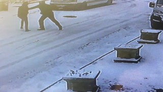 Ümraniyede işe giden genç kalbinden bıçaklanarak öldürüldü