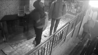 Ümraniyede pişkin kafes hırsızları: Güvenlik kamerasına el hareketi çekti