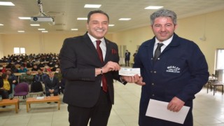 Uşaklı iş adamı kendini yetiştiren okulu unutmadı