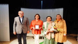Usta oyuncu Lale Mansur ve Gizem Aldemir- “Acı Kaybımız” ile büyüledi