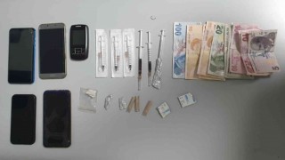 Uyuşturucu sıvı hale getirip şırınga içerisinde sattılar