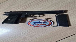 Üzerinde ruhsatsız tabanca ile yakalandı