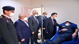 Vali Aksoy, şehit babası Aygün ile görüştü