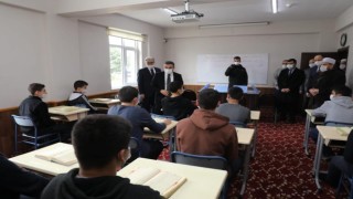 Vali Atay hafızlık eğitimi alan çocukları ziyaret etti