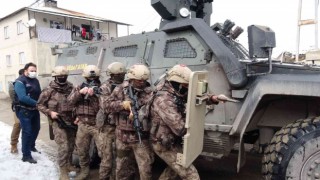Van polisinden şok operasyon: 28 kaçak göçmen yakalandı
