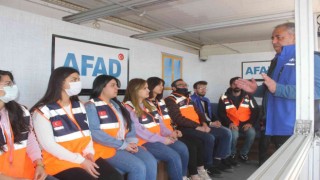 Vatandaşlar mobil deprem simülasyonunda depremi yaşadı