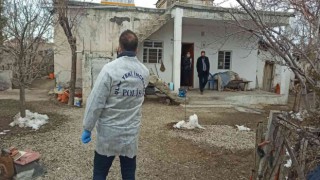 Yaşlı çifti sobadan sızan gaz ayırdı