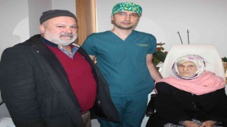 Yaşlı kadın yeniden görmeye başladı