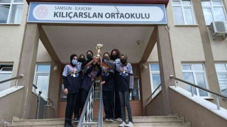 Yenilgisiz kız satranç takımı Türkiye Şampiyonasına katılacak