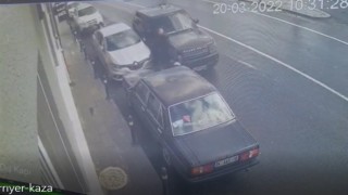 Yolda yürüyen adama cip çarptı: Kaza anı kamerada