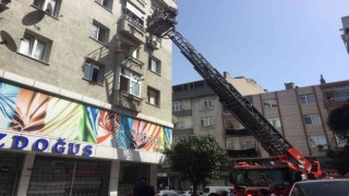 Zeytinburnunda yangın paniği: 1i çocuk 2 kişi kurtarıldı