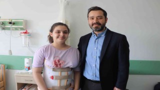 12 yaşındaki çocuk, skolyozdan devlet hastanesinde kurtuldu