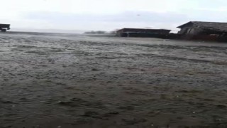 15 dakika yağan dolu ve yağmur sele neden oldu