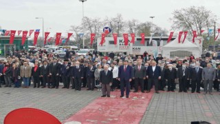23 Nisanda Kadıköyde Atatürk anıtına çelenk sunuldu