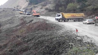 4 gündür kapalı olan Kastamonu-Çatalzeytin karayolunda çalışmalar sürüyor