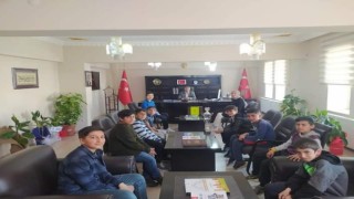 6 kupa alan öğrencilerden Kaymakam Cankaloğluna ziyaret