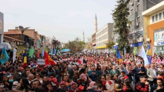 6 ülkeden Türkiyeye gelen çocukların halk oyunları coşkuyla izlendi