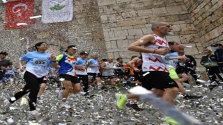 62lik atlet yarı maratona damga vurdu