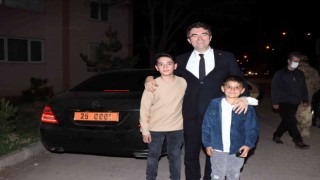 7 yaşındaki Berat, Valiyi sosyal medyadan evlerine çaya davet etti