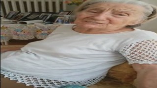 79 yıl önce yazdığı şiirini gözyaşları içerisinde okudu