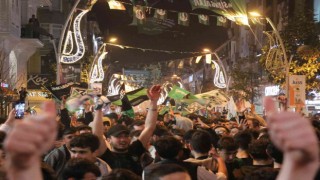 7den 70e herkes sokağa döküldü, şehir yeşil-siyaha büründü