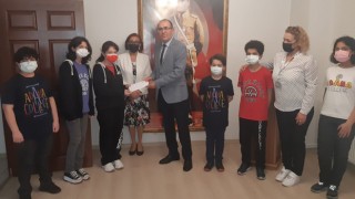 Adana'da Öğrencilerden Mehmetçik Vakfı’na anlamlı bağış