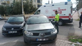 Adıyamanda iki otomobil çarpıştı: 1 yaralı