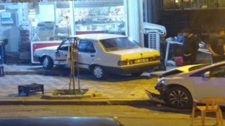 Adıyamanda iki otomobil çarpıştı: 2 yaralı