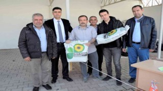 Afyonkarahisarda 13 bin 400 kilogram ayçiçek tohumu dağıtıldı