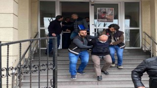 Aile katliamı yapmıştı, saklanmaya çalıştığı şahısla adliyeye sevk edildi
