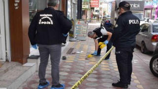 Ailesini evlilik için ikna edemeyince kendini balkondan attı