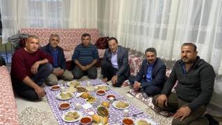 AK Parti heyeti vatandaşların iftar sofrasına misafir oluyor