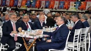 AK Partililer iftarda buluştu