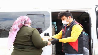 Aksaray Belediyesi her gün 2 bin ailenin sofrasına sıcak yemek taşıyor