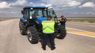 Aksaray jandarma trafikten traktörlere denetim