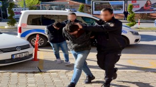 Alaçatıda 9 motosiklet çalan zanlılardan 2si tutuklandı