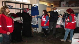 Alaşehirde Kızılaydan 200 aileye Ramazan yardımı