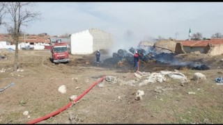 Alevler 100e yakın saman balyasını küle çevirdi