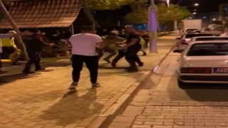 Alkollü oldukları iddia edilen 3 kişi polisleri darp etti