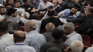 Altayın olağanüstü kongresinde yumruklaşma!