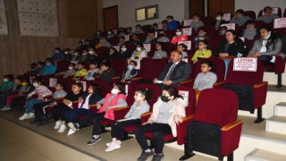 Altınovada öğrencilerin sinema keyfi