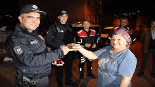 Amasyada kavga ihbarına gelen polislere sürpriz yaptılar
