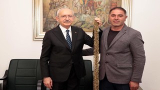 Amasyalı çiftçilerin geçim kaynağı olan “çiçek bamyası” Kılıçdaroğluna hediye edildi