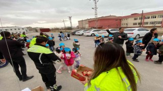 Anaokulu öğrencileri polisin misafiri oldu