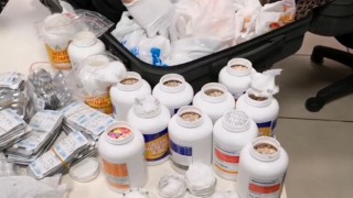Antalya Havalimanında vitamin kutularından binlerce uyuşturucu çıktı